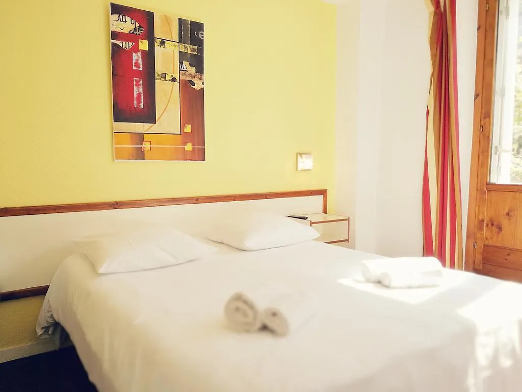 **  Hotel Des Lilas Bagneres-de-Luchon France