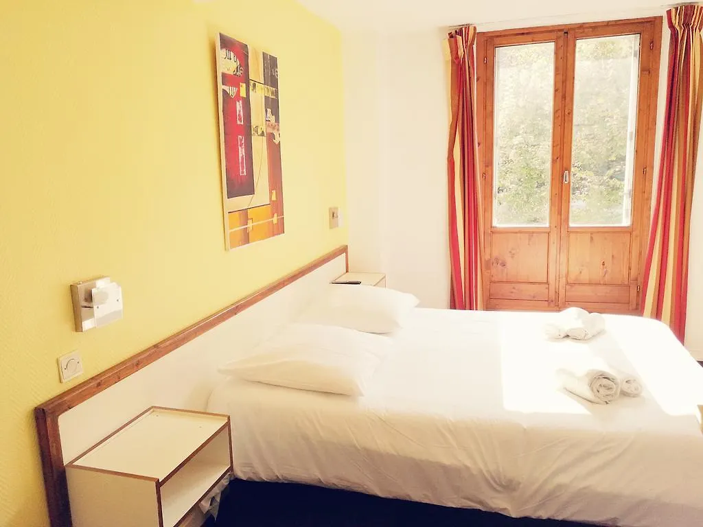 Hotel Des Lilas Bagneres-de-Luchon 2*,